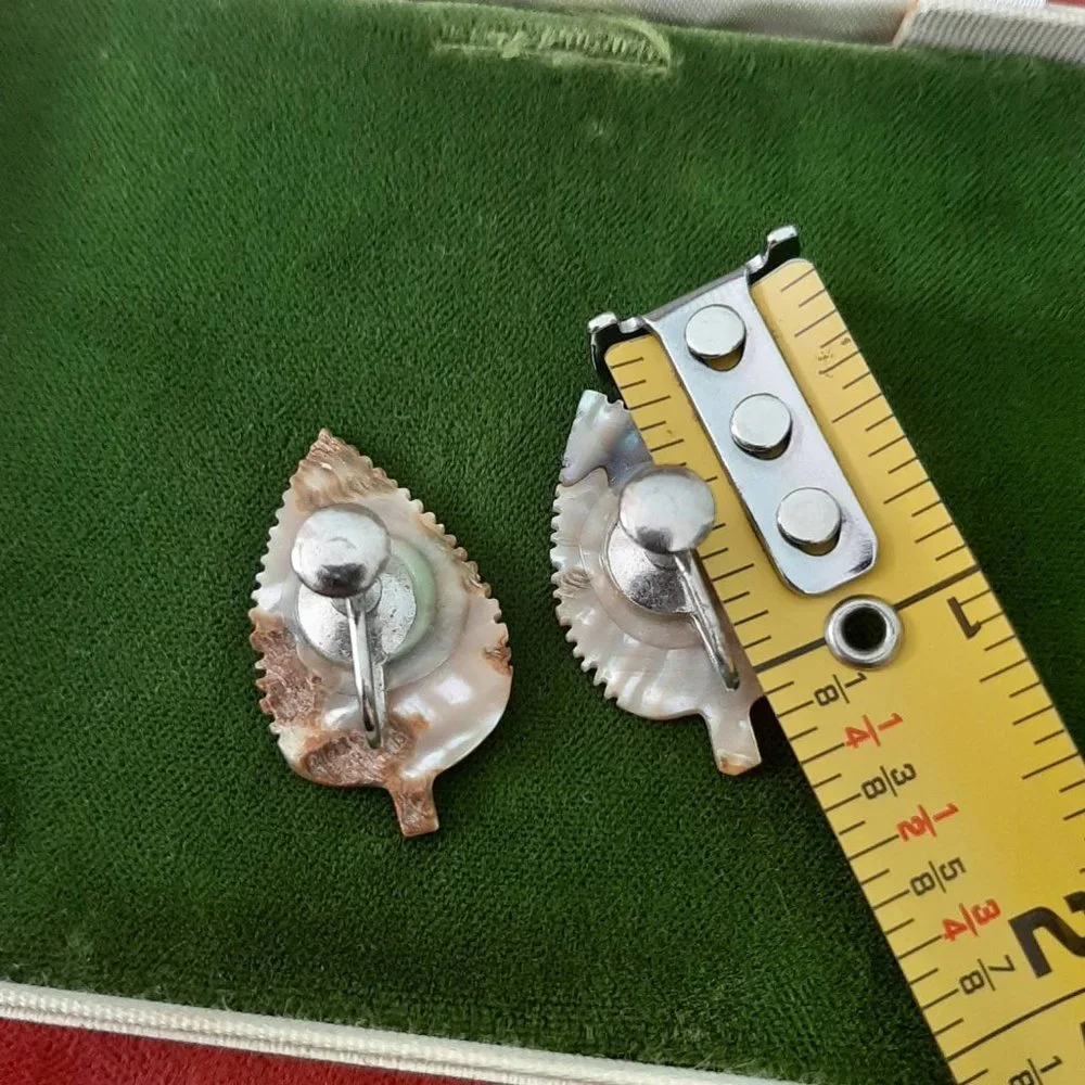 Vtg Abalone Shell Leaf Screw Back Earrings Mid Century Costume Jewelry - Picture 6 of 6